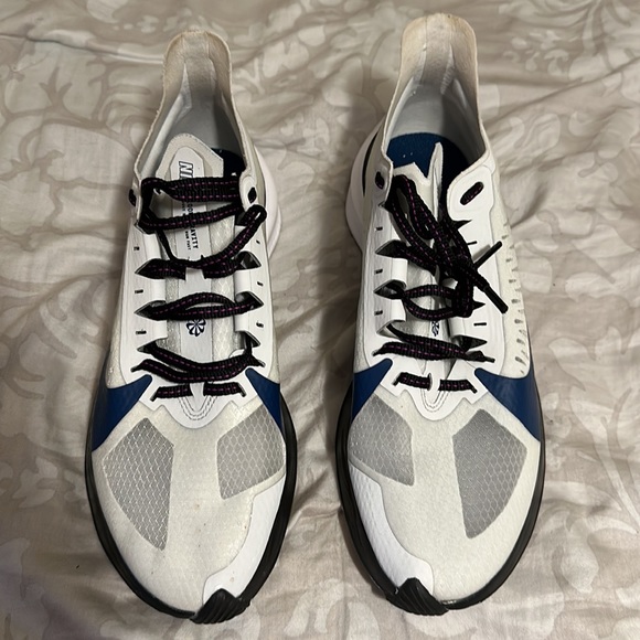 Used Nike Zoom Gravity Running Shoes - Picture 2 of 8